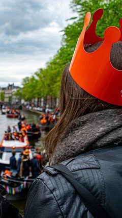 Koningsdag: dag waarop we de monarkwie vieren.